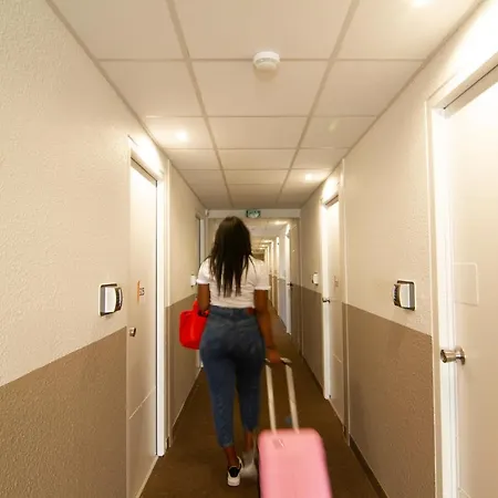 Premiere Classe Angers Est - St Barthelemy D'anjou Otel